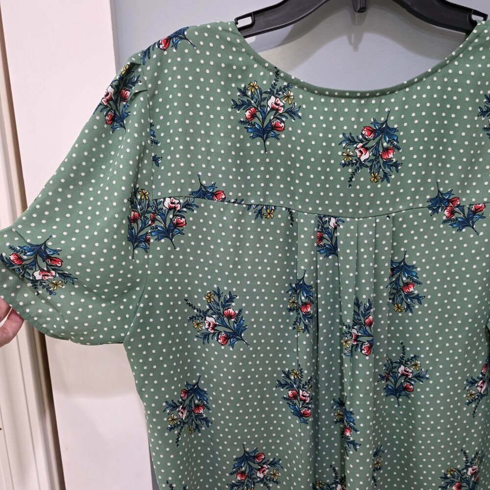 DR2 Green Floral Polka Dot Blouse XL Pleated Flutter Sleeve Split Neck Top - Picture 10 of 12